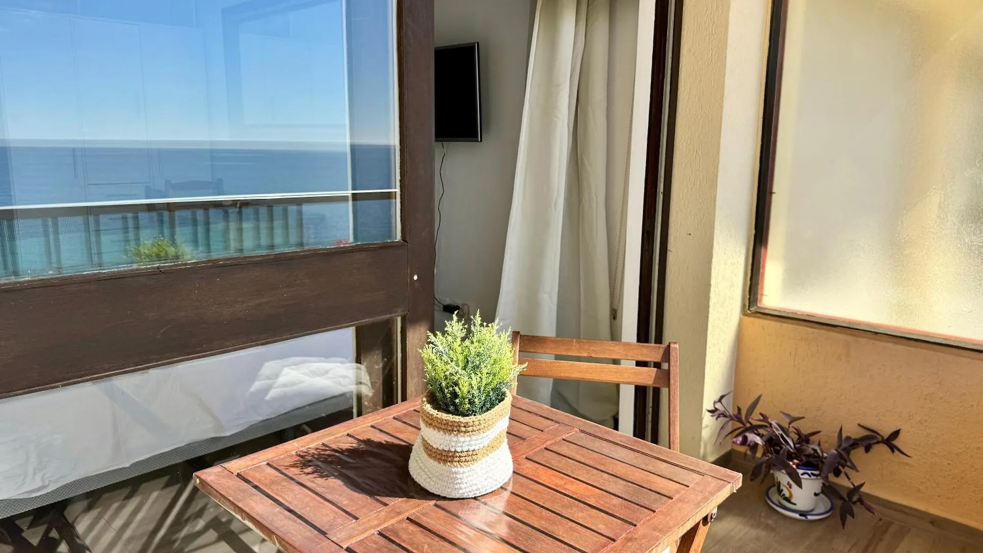 The Suit Facing The Sea By Eaw Homes Marbellac Appartement