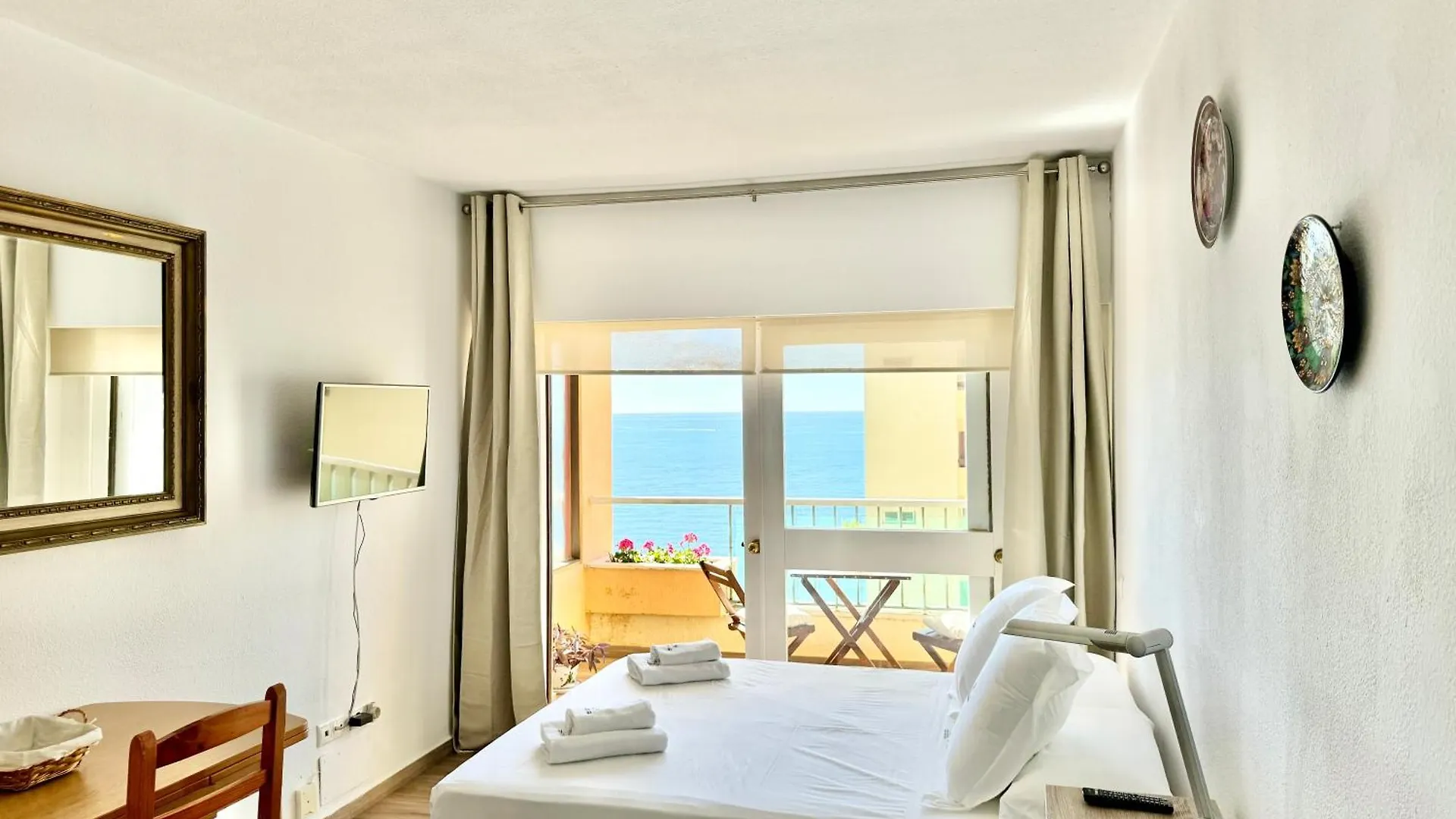 Apartment The Suit Facing The Sea By Eaw Homes Marbella